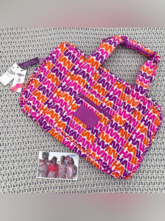 ALOHA Collection Handbags - ALOHA Collection• HAWAIIAN AIRLINES KEEP IT LIGHT WEEKENDER In VINTAGE HAWAIIAN